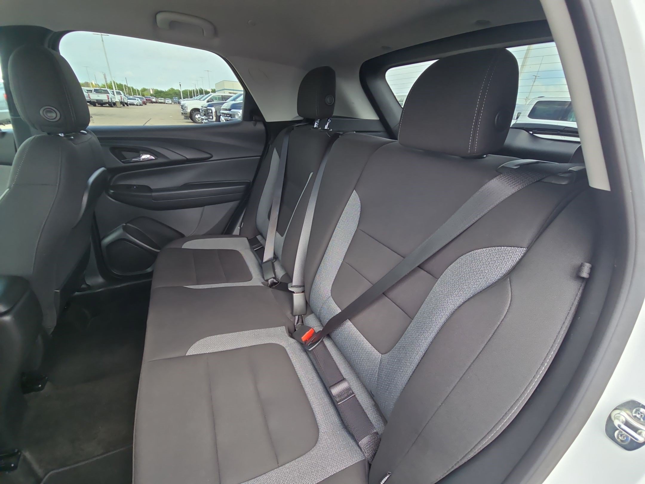 Used 2025 Summit White Chevrolet LT image 25