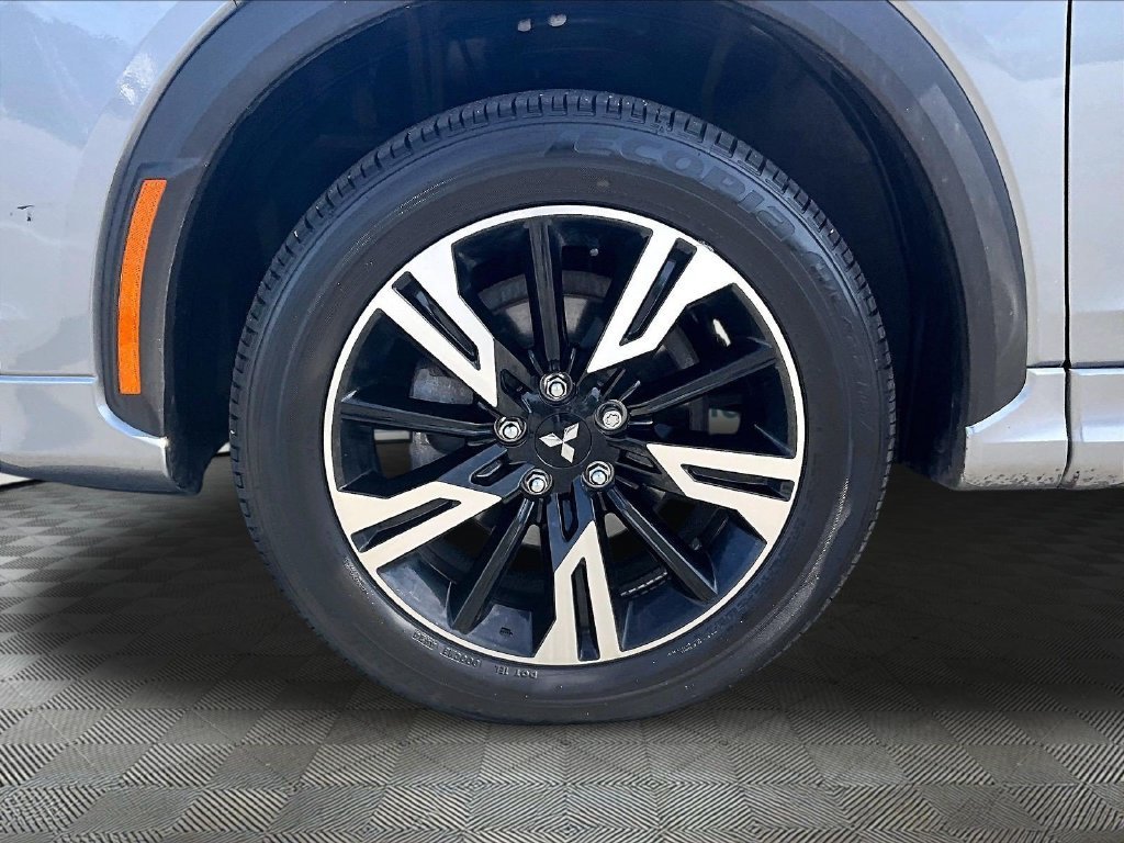 Used 2025  Mitsubishi Black Edition image 7