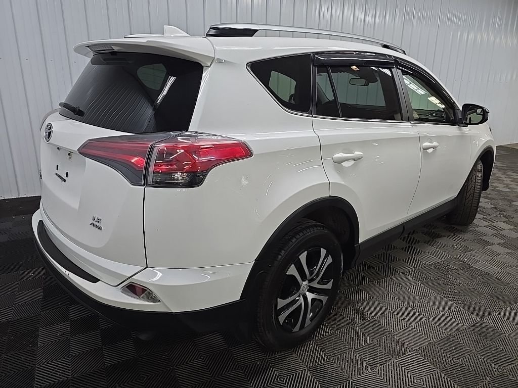 Used 2017 White Toyota LE image 10