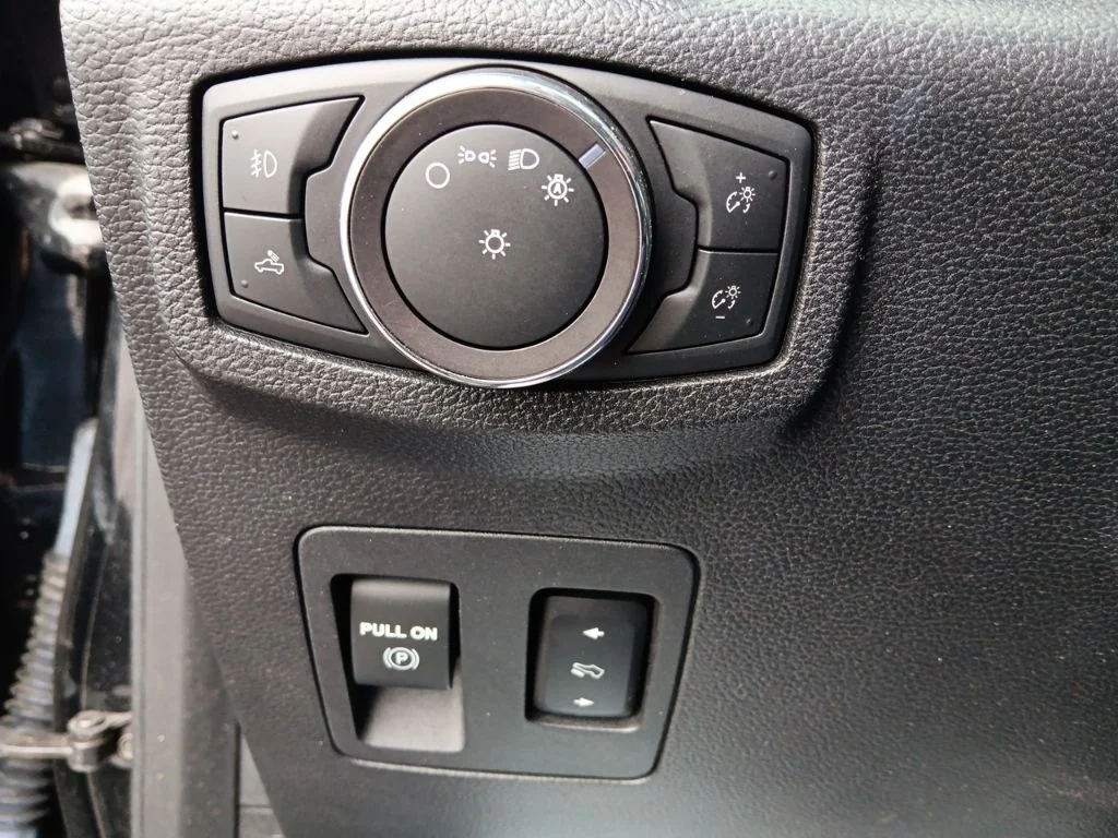 Used 2018 Shadow Black Ford XLT image 26