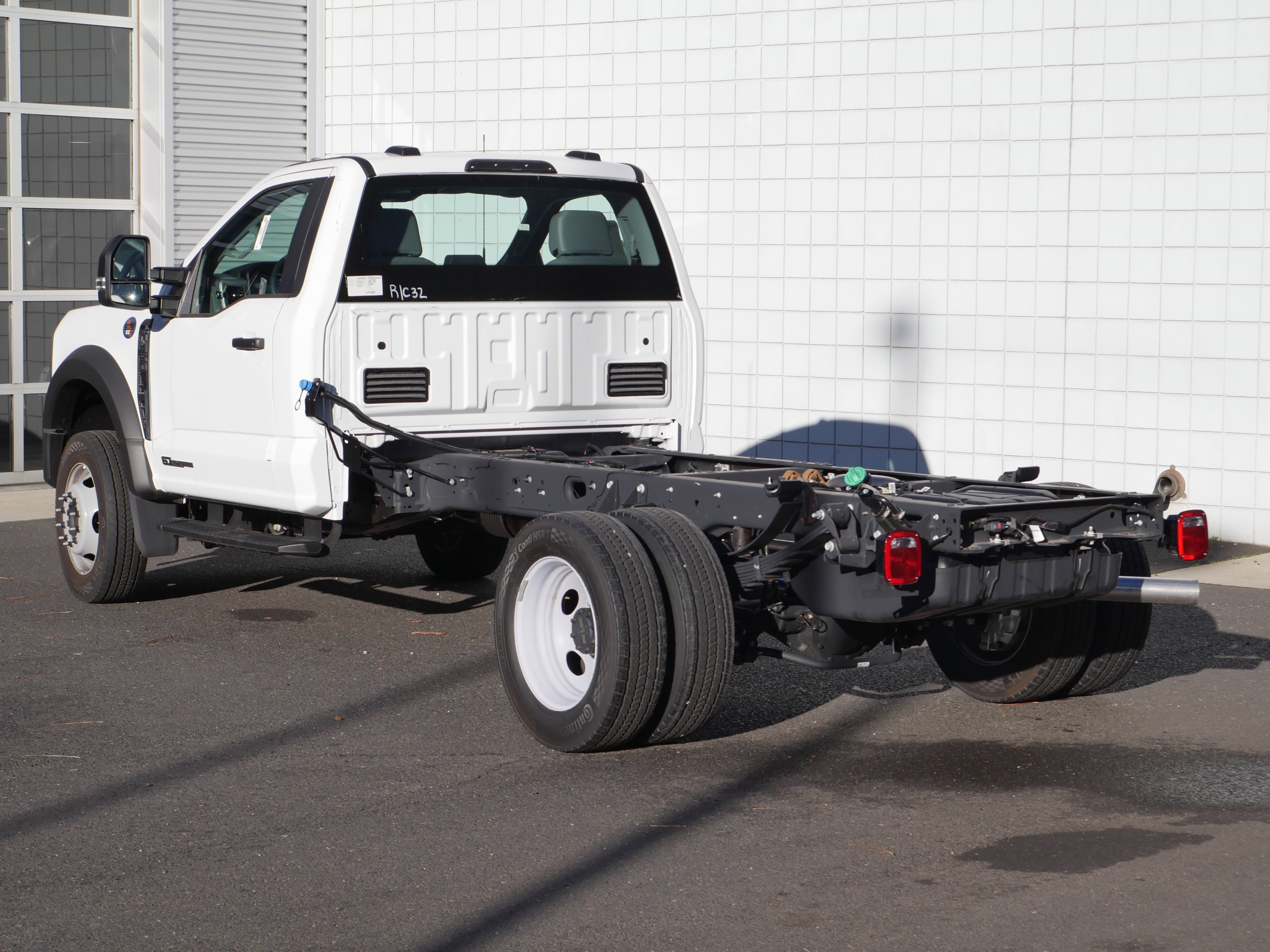 2025 Ford F-450 Super Duty Chassis Cab XL - Photo 15