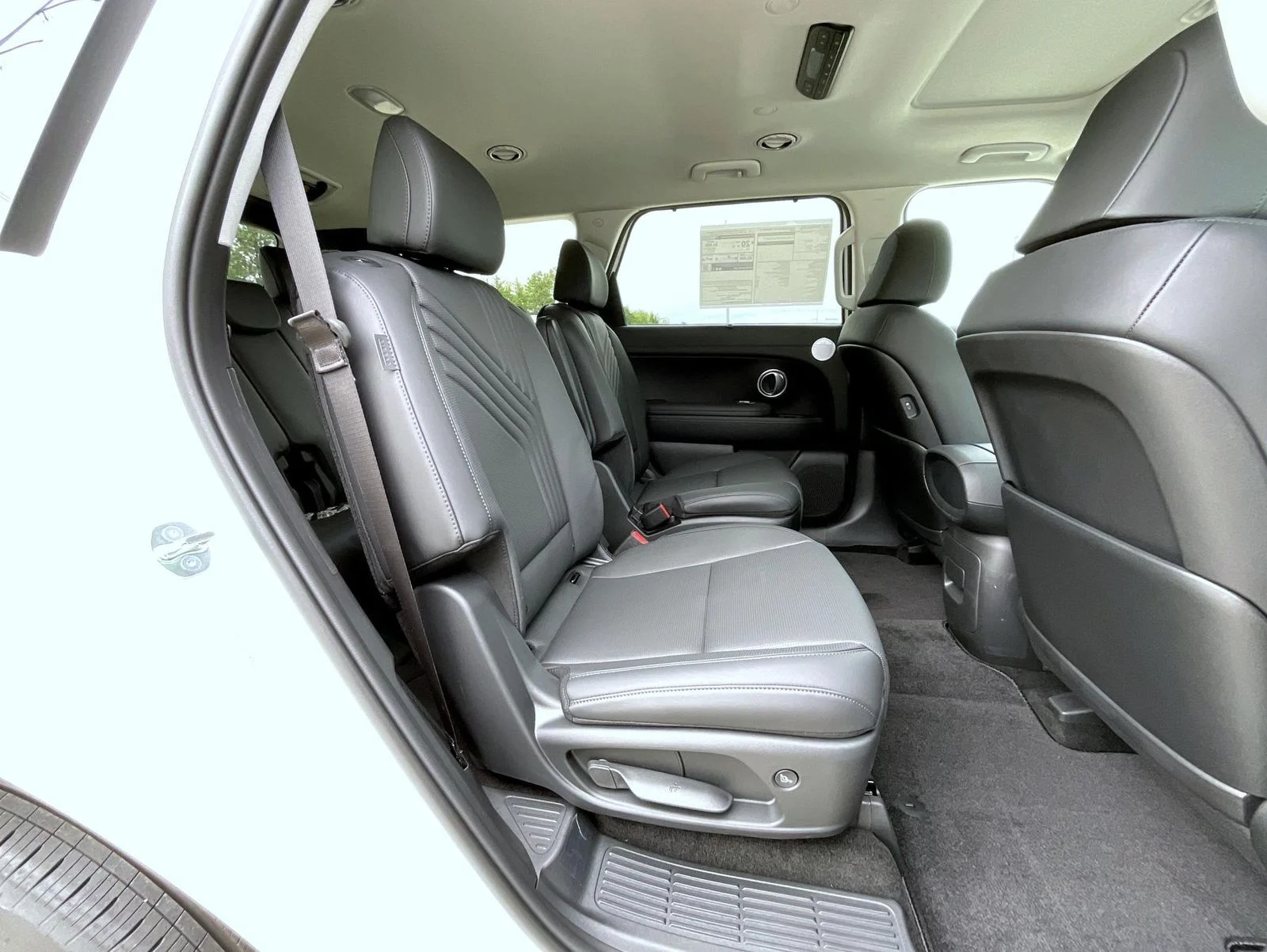 New 2026 White Hyundai SEL Premium image 19
