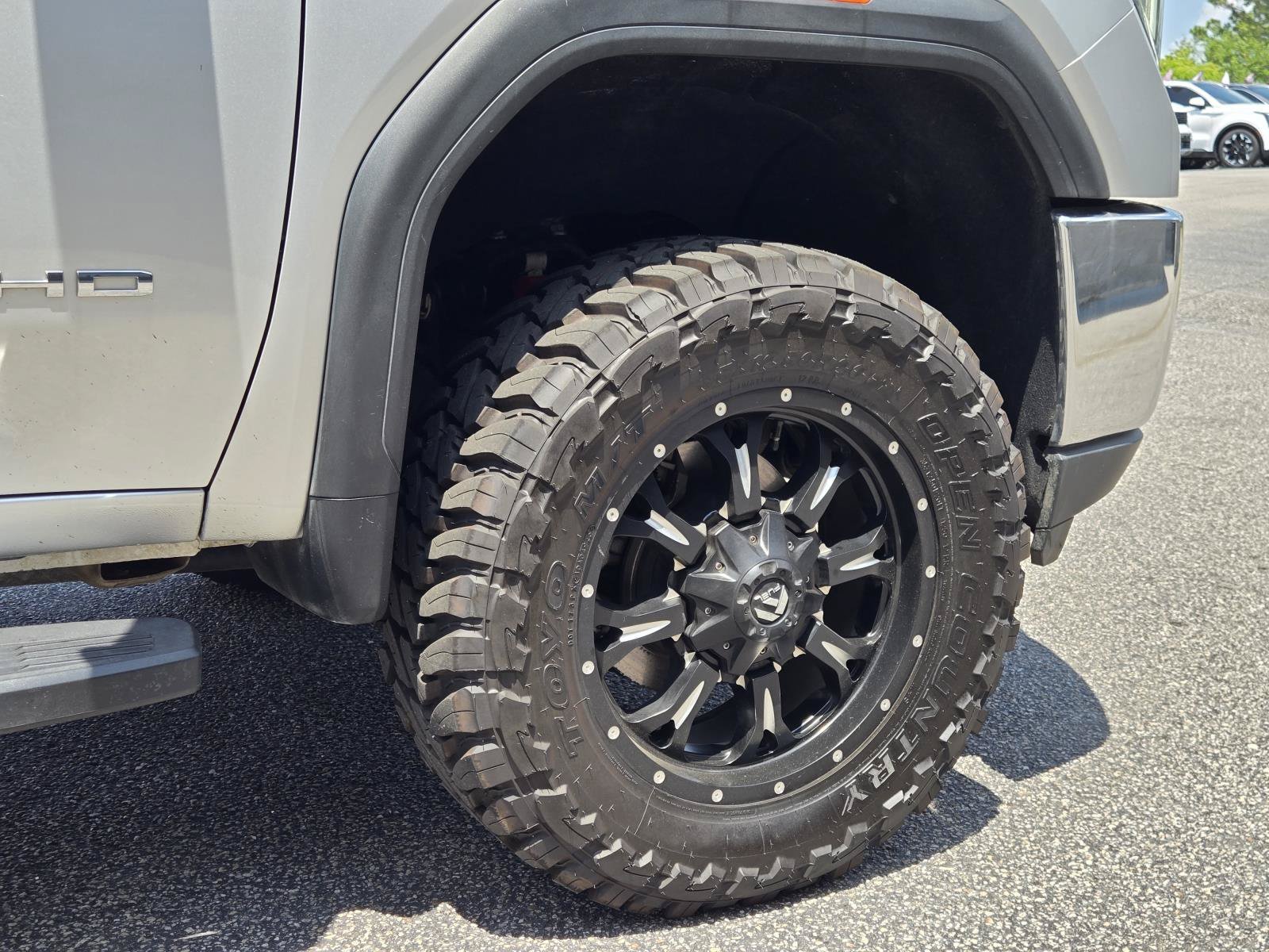 Used 2022 Quicksilver Metallic GMC SLT image 11