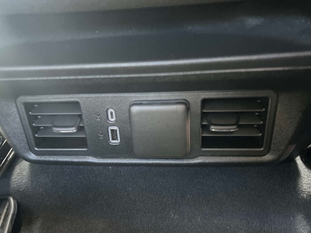 Used 2024 White GMC Elevation image 15