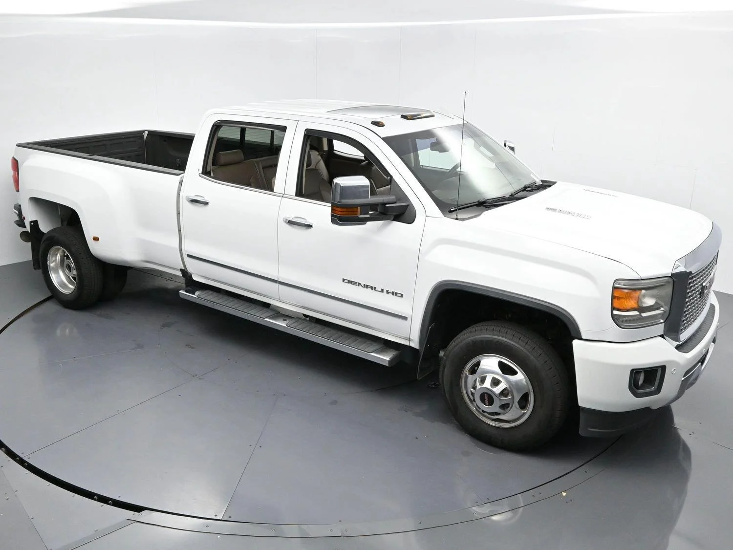 Used 2016 Summit White GMC Denali image 40