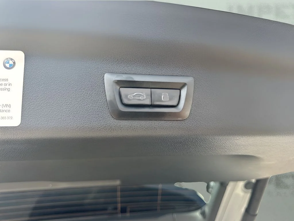 Used 2023 Silver BMW xDrive28i image 26