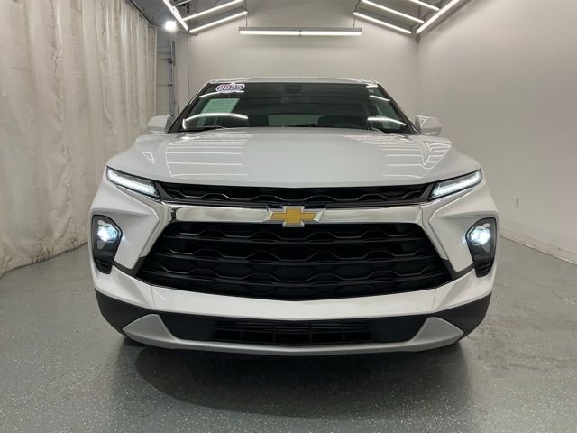 Used 2025 White Chevrolet LT image 3