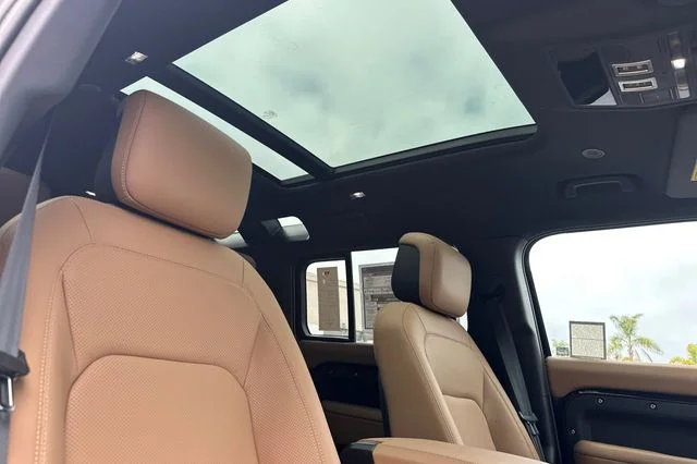New 2026 Santorini Black Land Rover S image 15