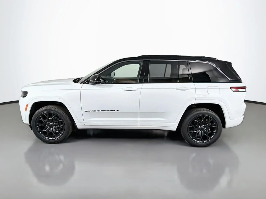 New 2027 White/off-white Jeep Summit image 4