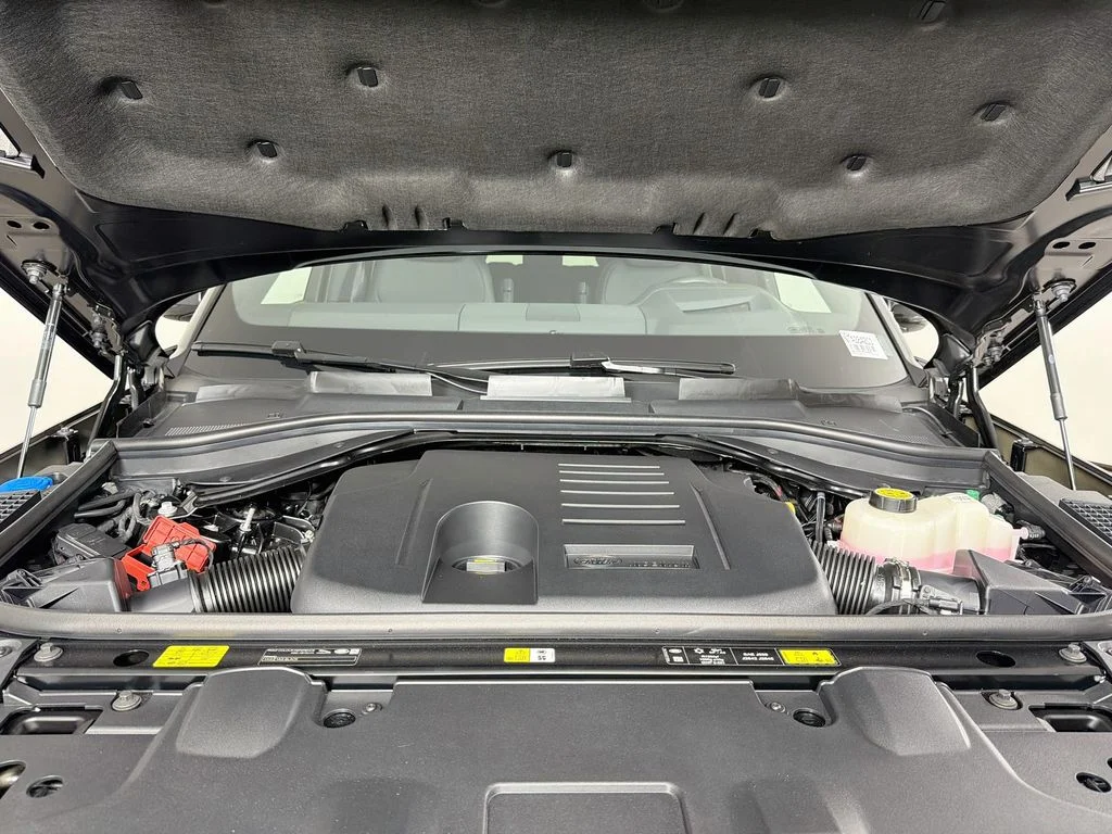 New 2026 Santorini Black Land Rover SE image 32