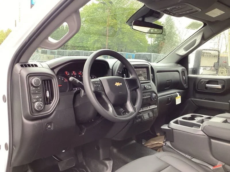 New 2026 Summit White Chevrolet Work Truck image 15