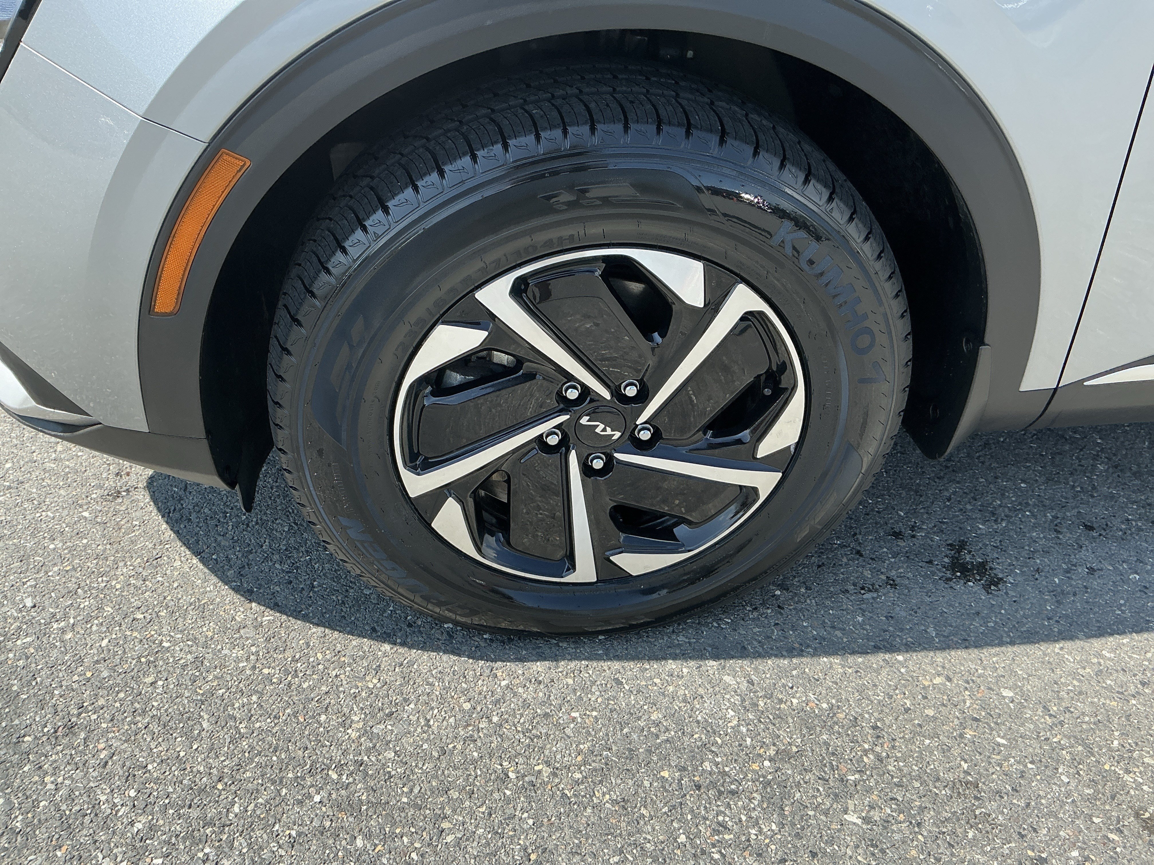 Certified Used 2023 Steel Gray Kia LX image 9