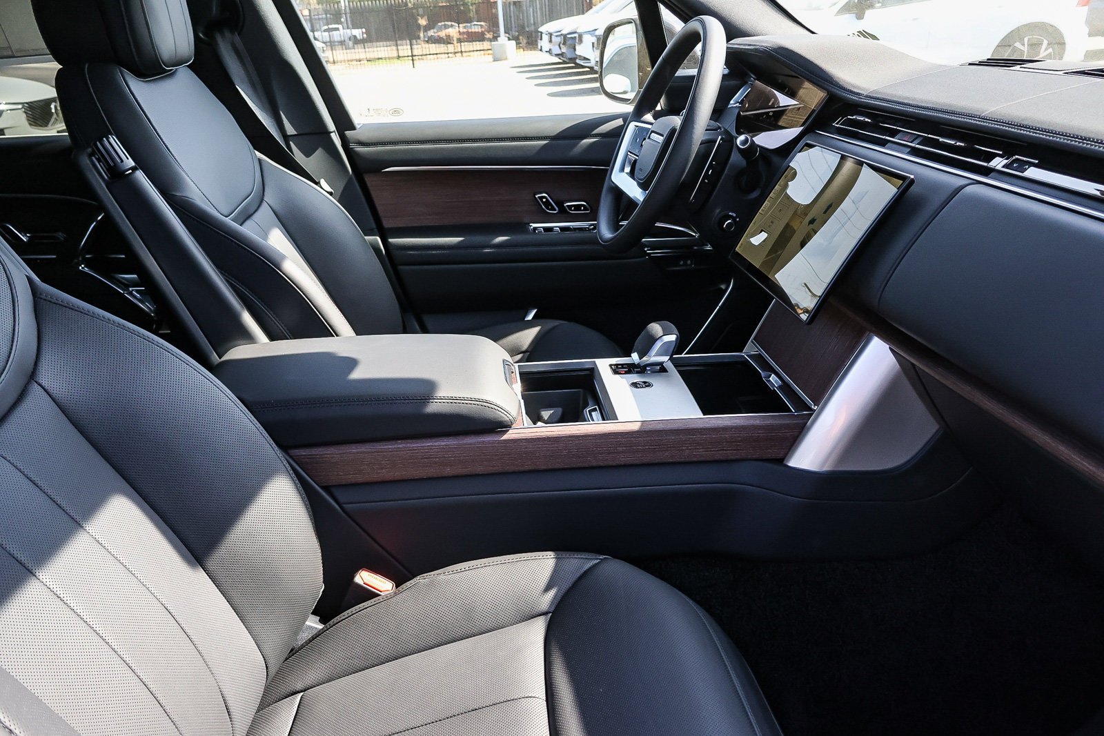 New 2026 Fuji White Land Rover SE image 13
