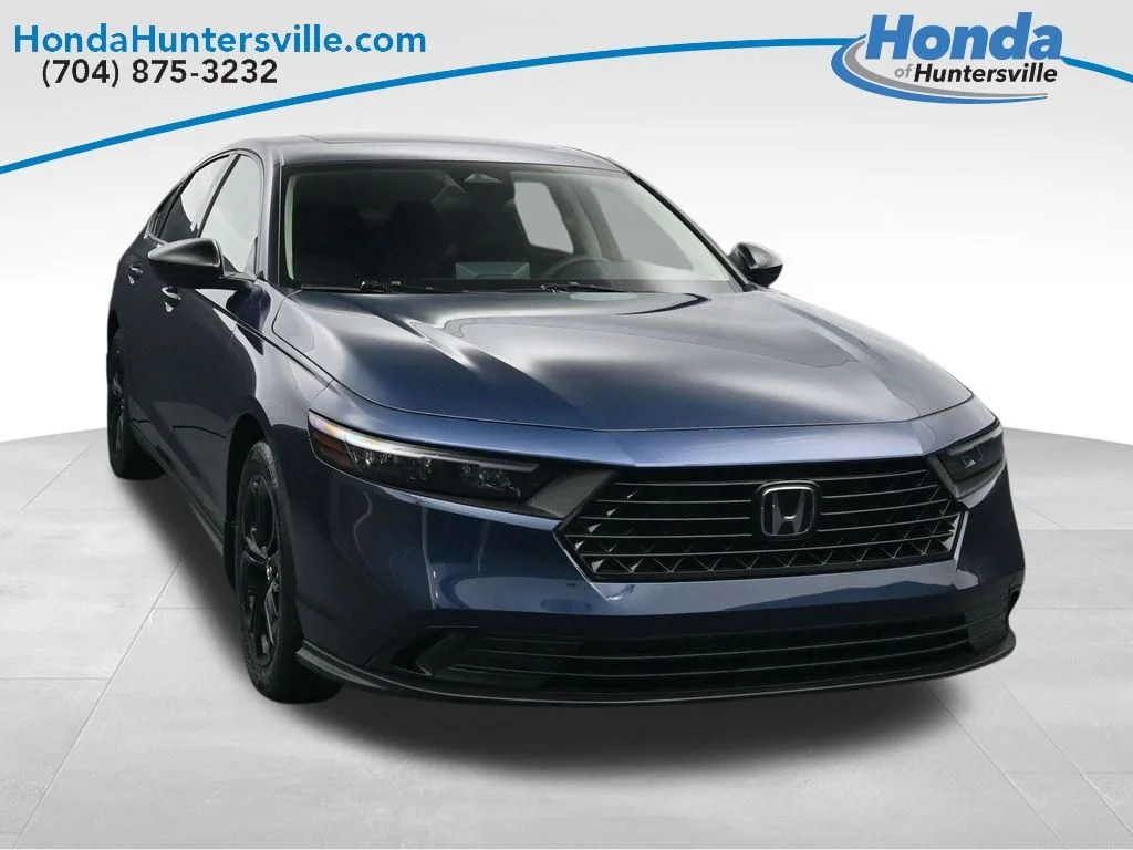 Used 2025  Honda SE image 1
