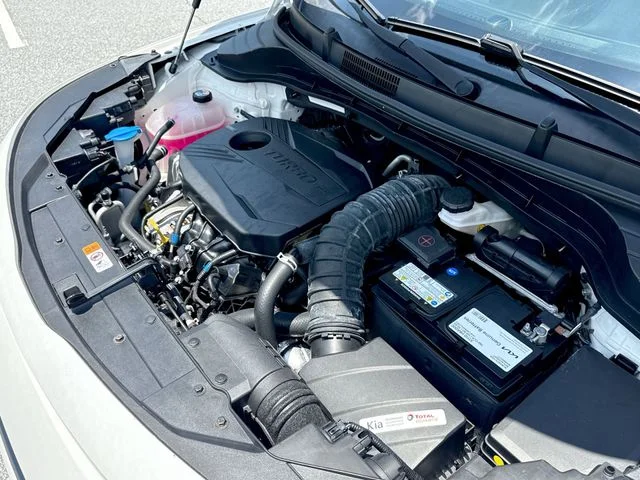 Used 2022 White Kia Turbo image 27