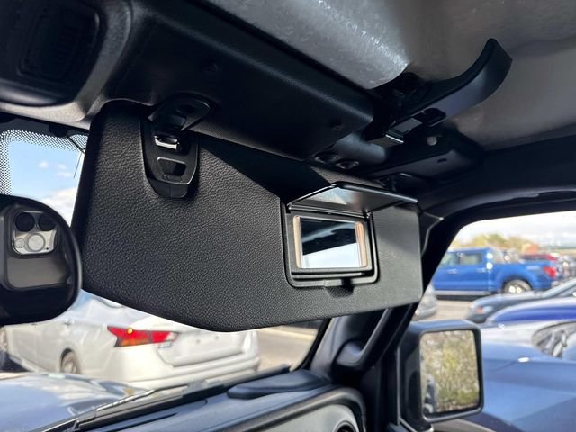 Used 2025 Granite Crystal Clearcoat Metallic Jeep Sport S image 31