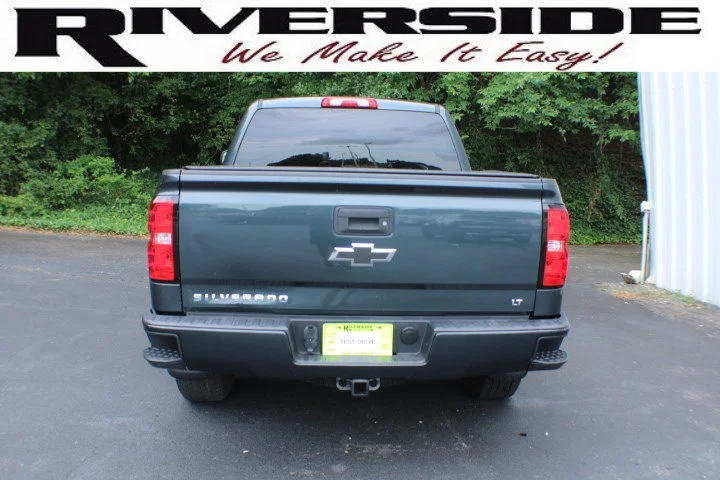 Used 2018 GRAPHITE METALLIC Chevrolet LT image 15