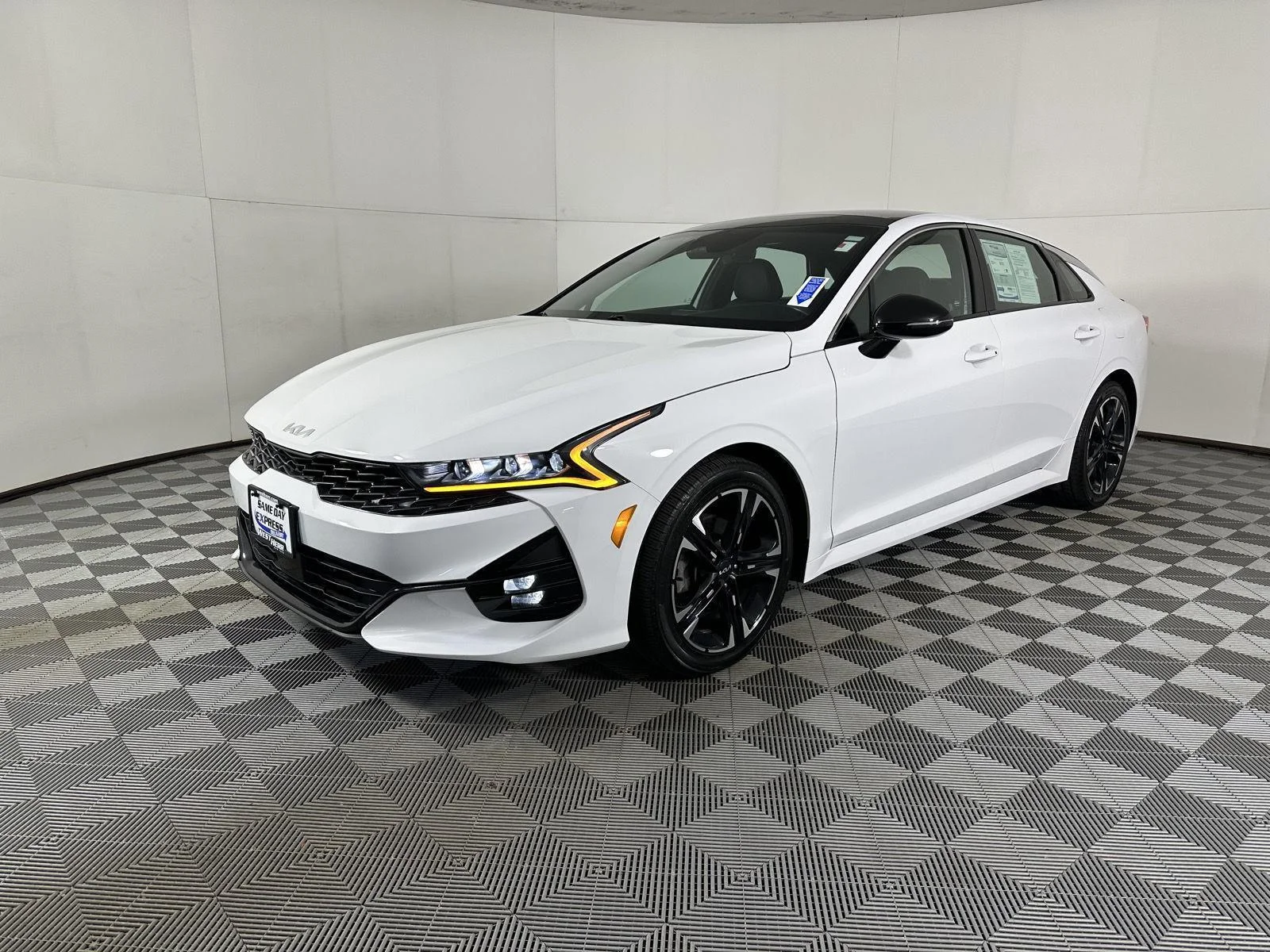 Used 2023 Glacial White Pearl Kia GT-Line image 11