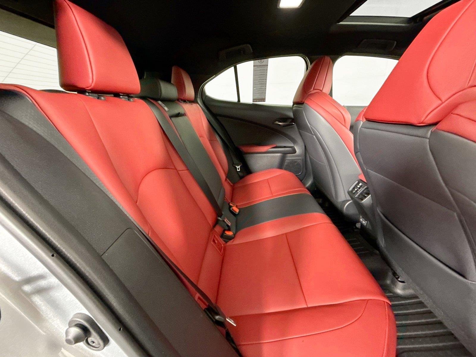Used 2024 Iridium w/ Obsidian Roof Lexus UX 250h F SPORT Handling image 44