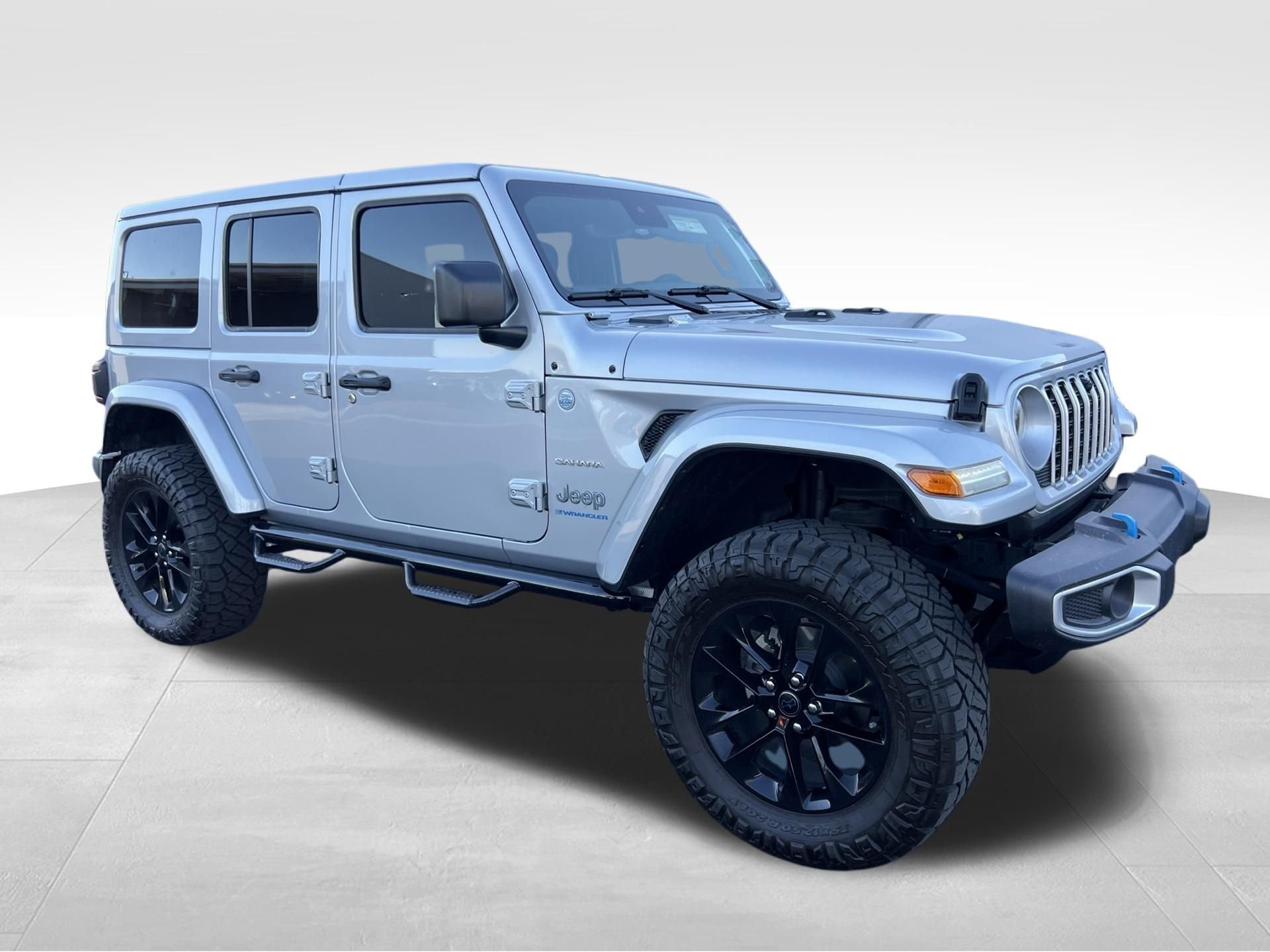 Used 2024 Silver Jeep Sahara 4xe image 3