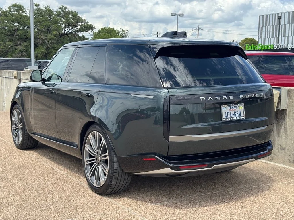 Used 2025 Belgravia Green Metallic Land Rover SE image 6