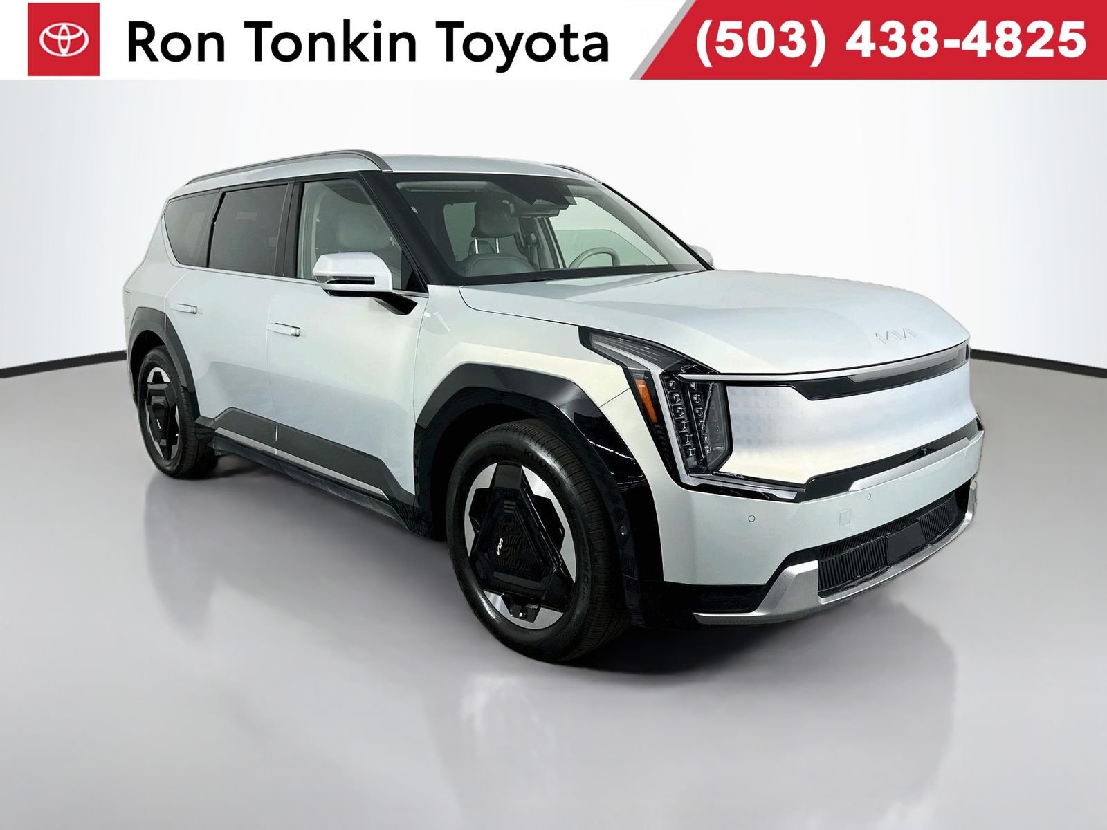 Used 2024 Ivory Silver Kia Land image 1