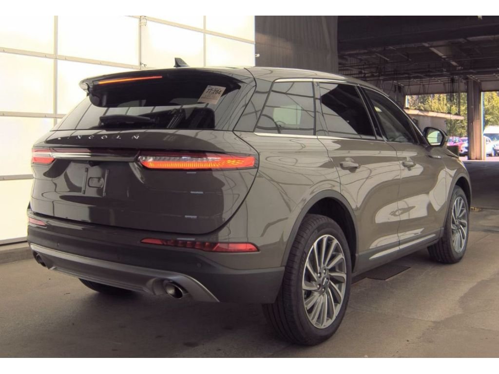 Used 2025 Asher Gray Metallic Clearcoat Lincoln Reserve image 3
