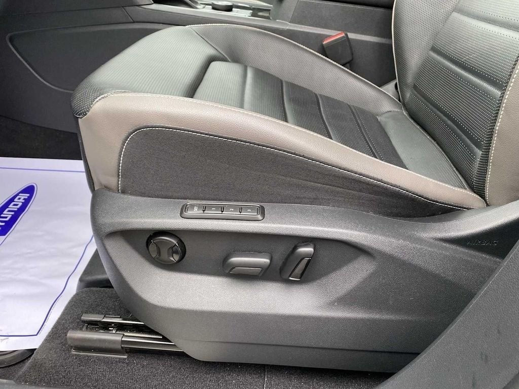 Used 2022 Gray Volkswagen 3.6L V6 SEL Premium R-Line image 27