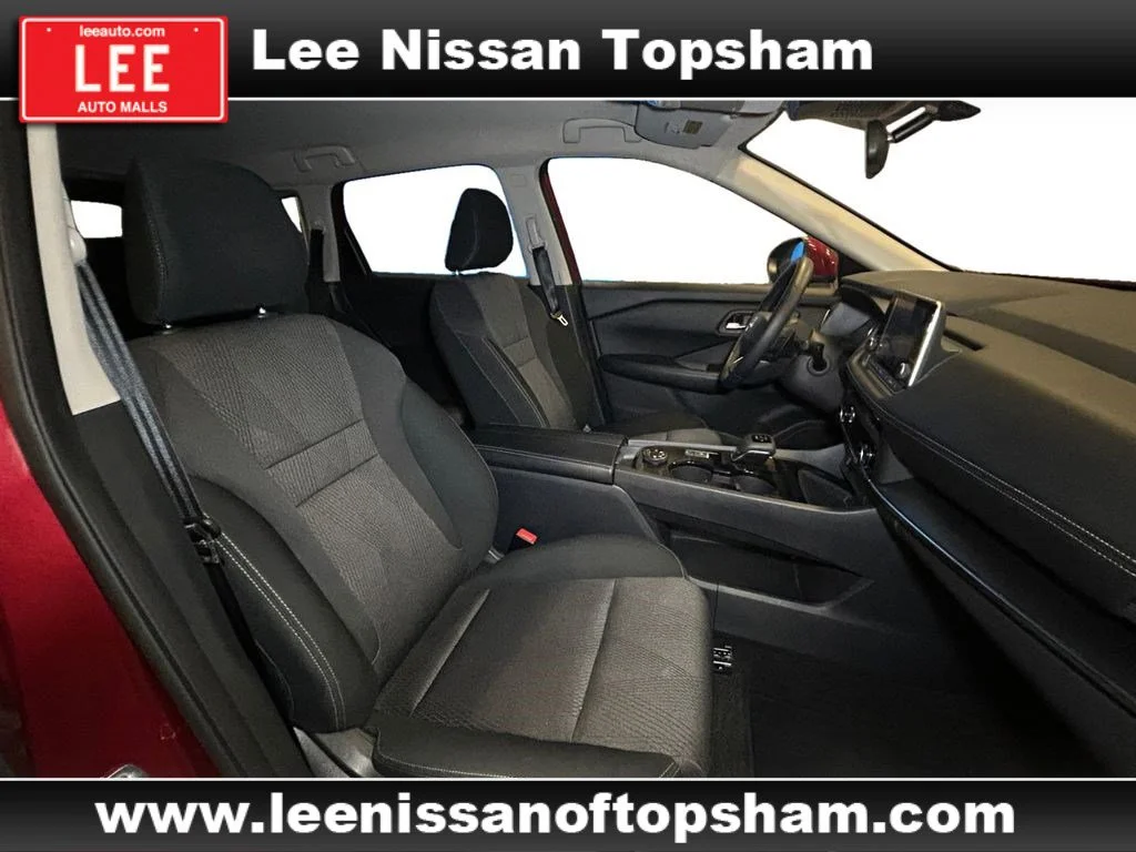 Used 2025 Scarlet Ember Tintcoat Nissan SV image 16