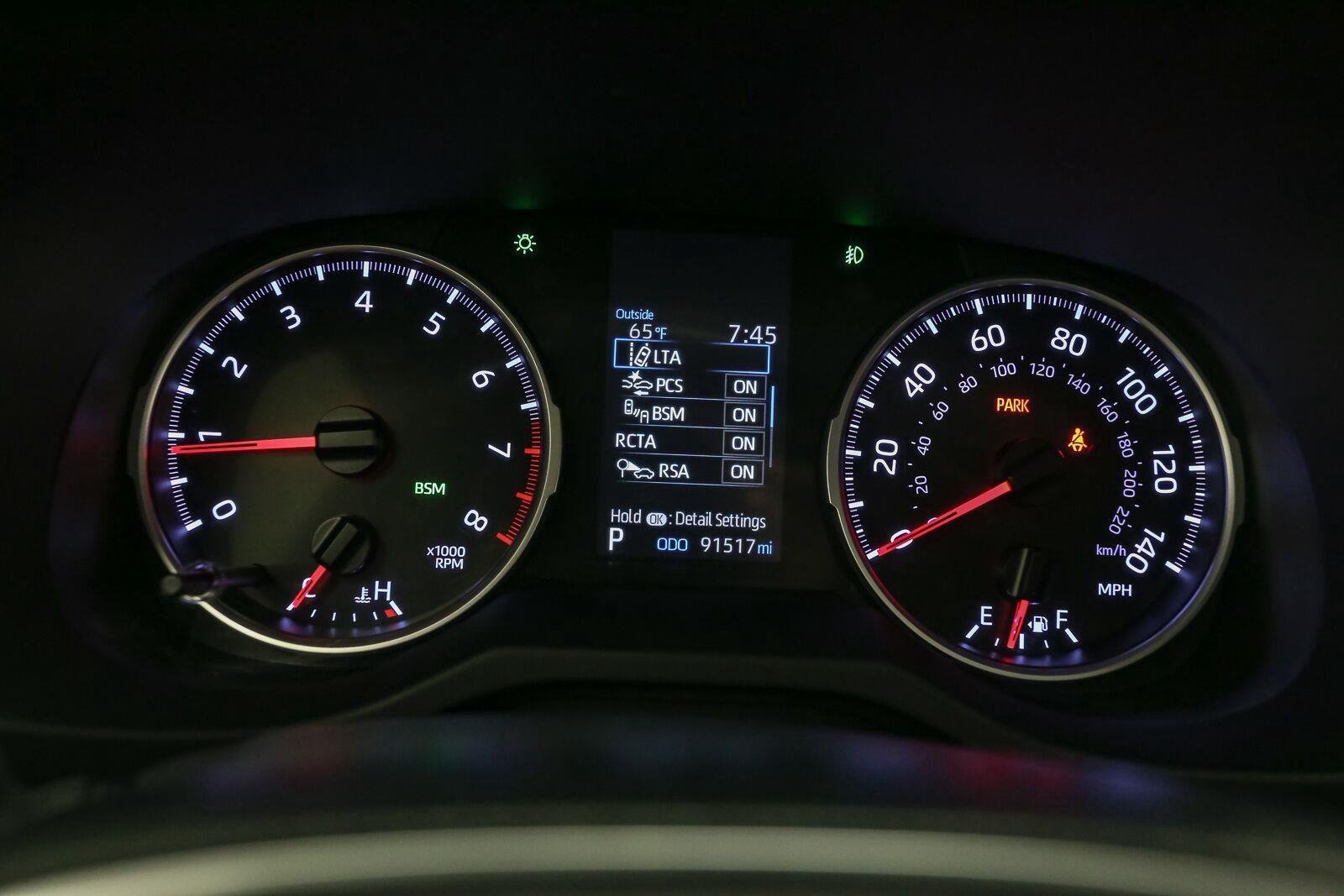 Used 2019 Super White Toyota XLE Premium image 37