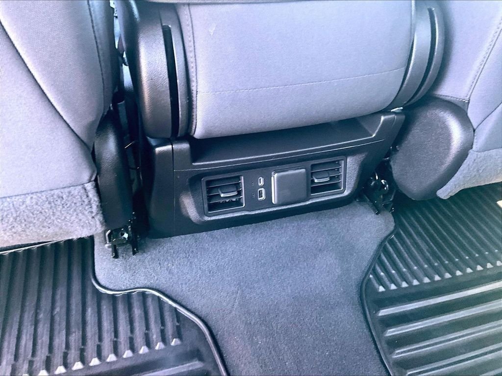 Used 2023 White GMC Elevation image 28