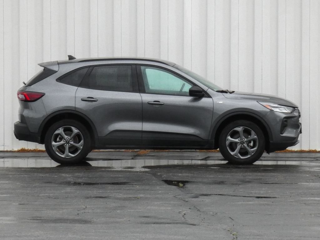 Used 2025 Gray Ford ST-Line image 2