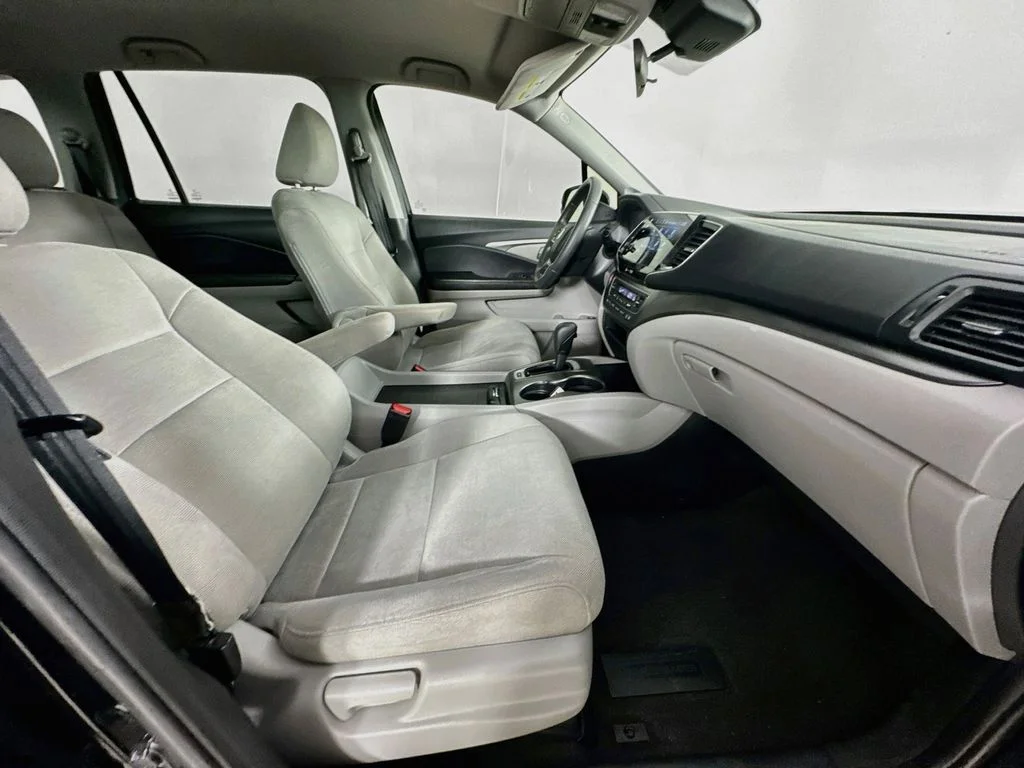 Used 2019 Crystal Black Pearl Honda EX image 33