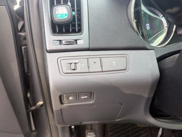Used 2013 Gray Hyundai SE image 5