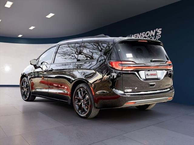 New 2026 Diamond Black Crystal Pearl-Coat Exterior Paint Chrysler Limited image 5