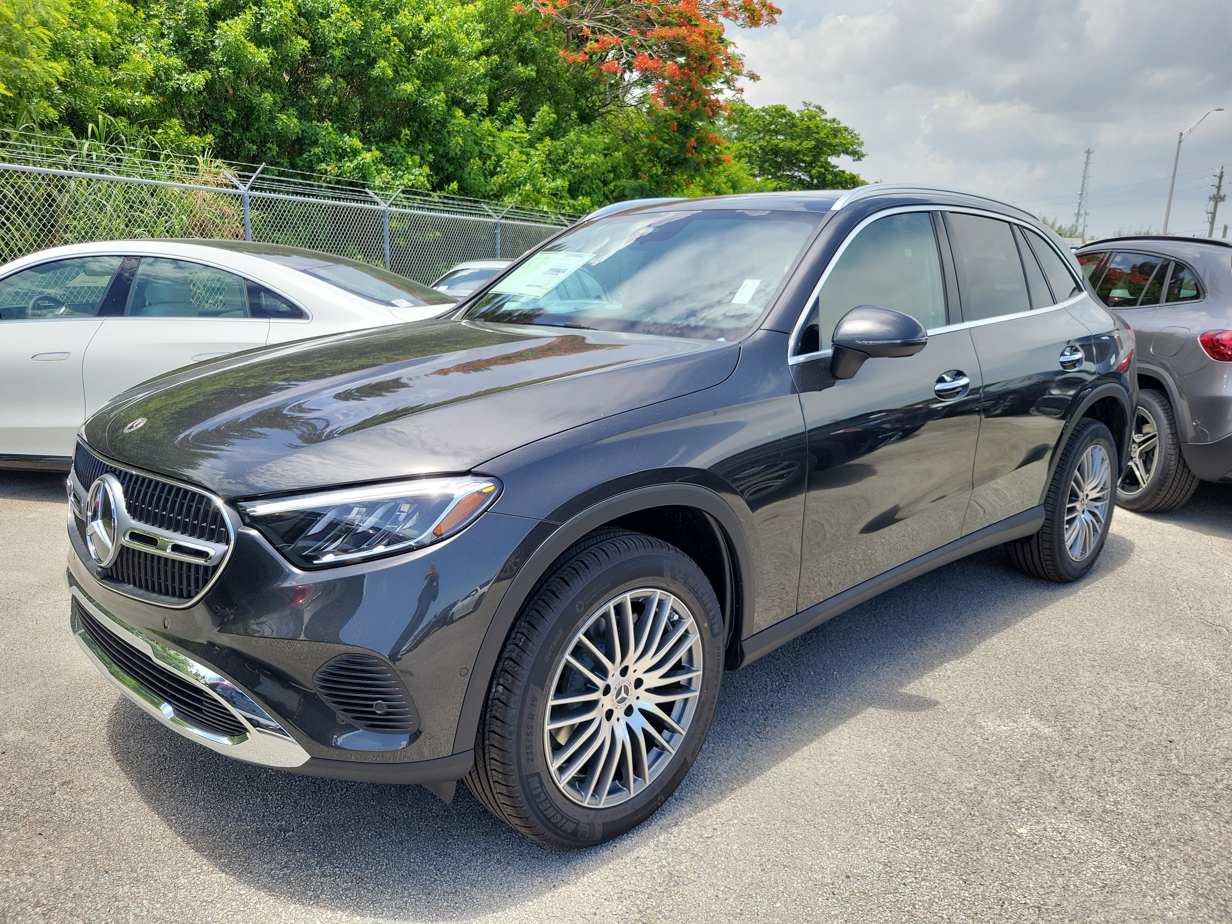 New 2026 Graphite Grey Metallic Mercedes-Benz GLC 300 image 33