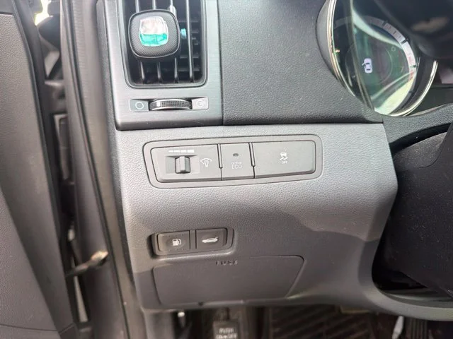 Used 2013 Gray Hyundai SE image 5