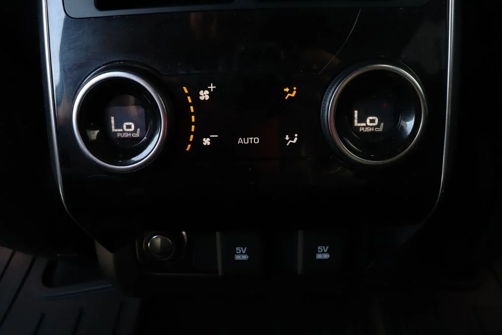 Used 2021 Santorini Black Land Rover HSE Dynamic image 17