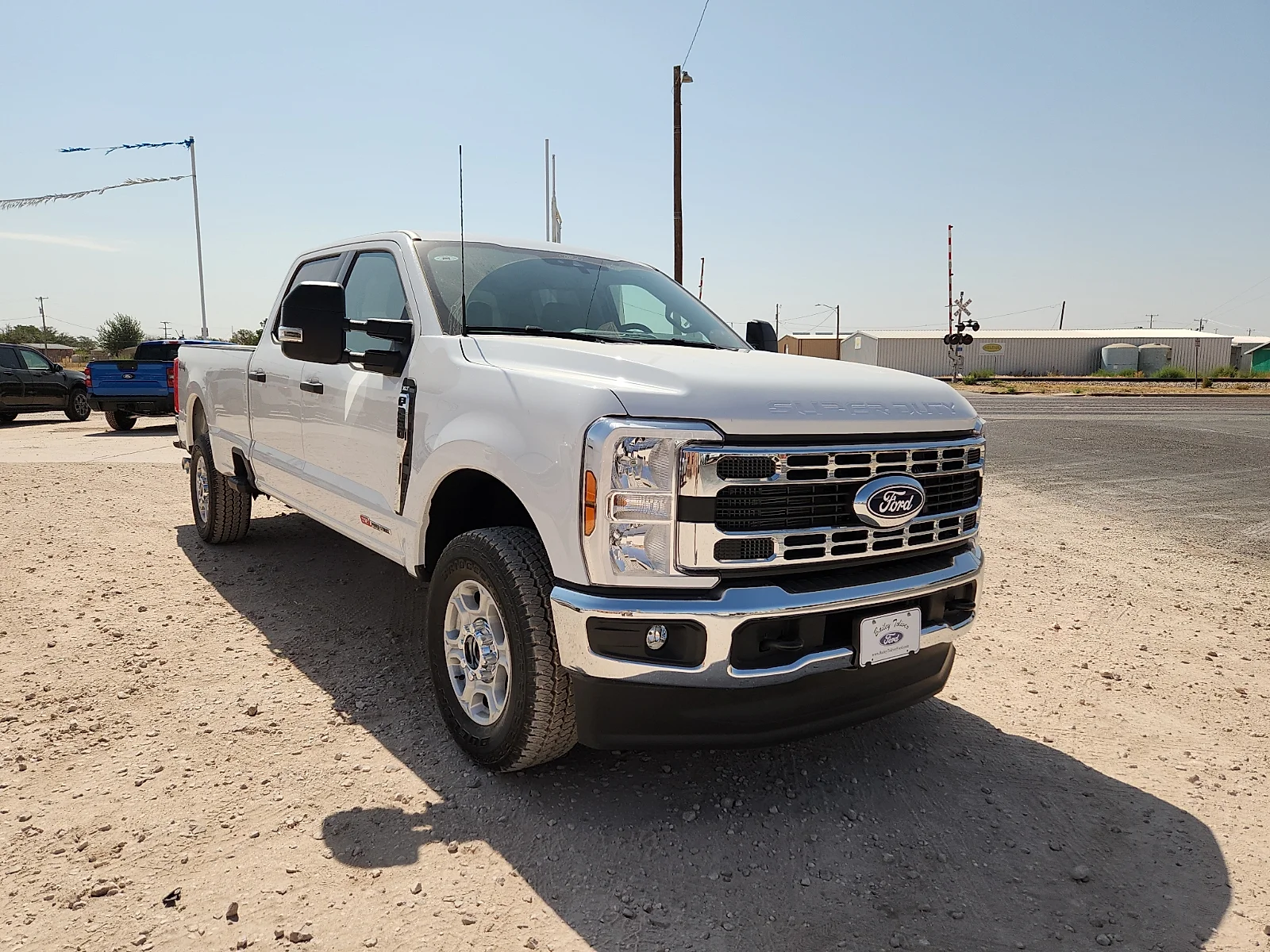 New 2027 Oxford White Ford XLT image 1
