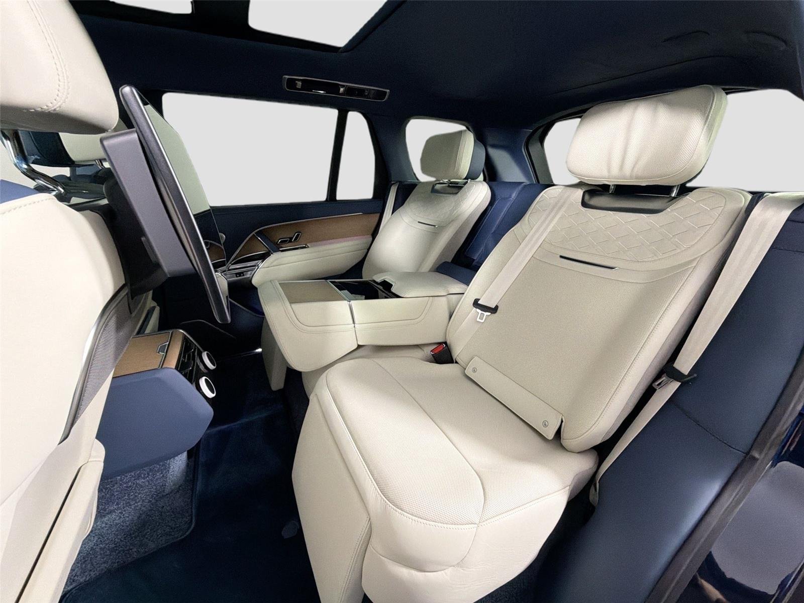 New 2026 Constellation Blue Ultra Metallic Gloss LAND ROVER SV Signature Suite image 24