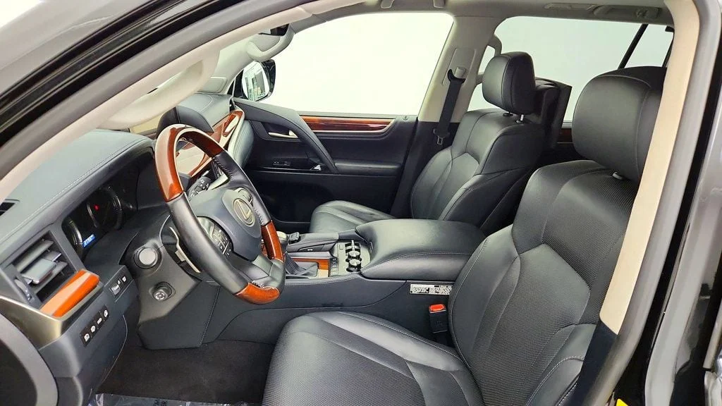 Used 2019 Black Onyx Lexus LX 570 Three Row 4WD w/ Mark Levinson, Rear DVD & Luxury Pkg image 21