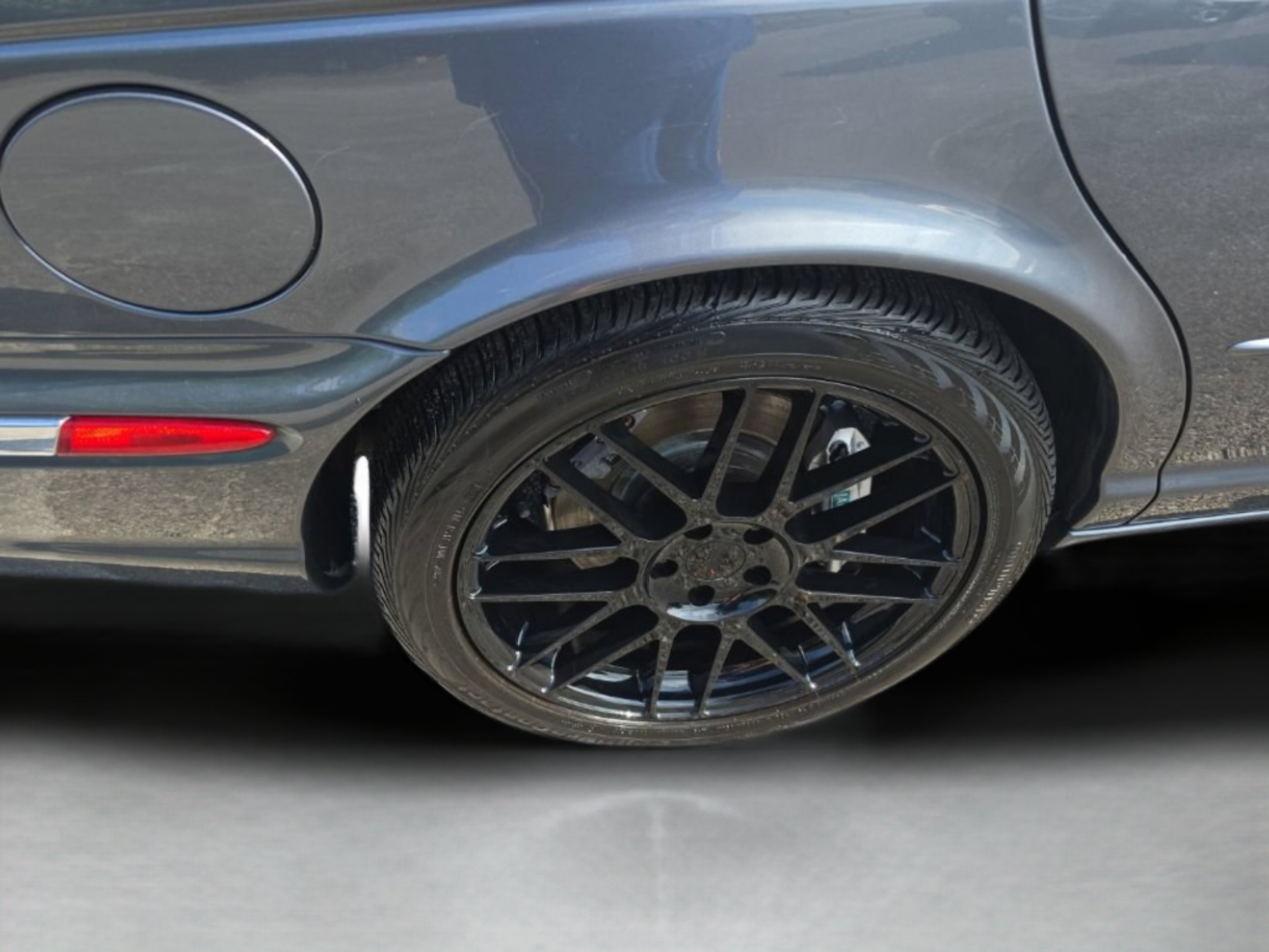 Used 2004  Jaguar XJR image 34