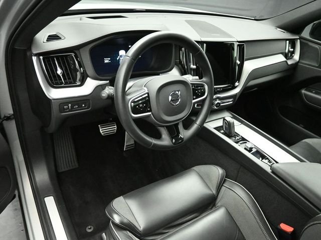 2022 VOLVO XC60 - Image 8