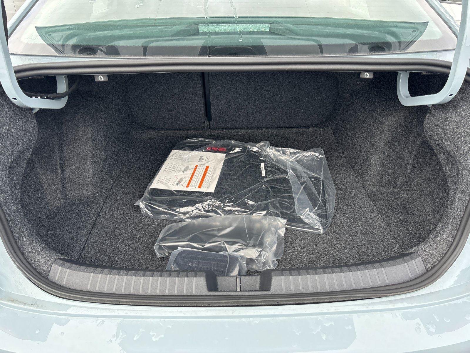 New 2026 Monument Gray w/Deep Black Roof Volkswagen Autobahn image 35