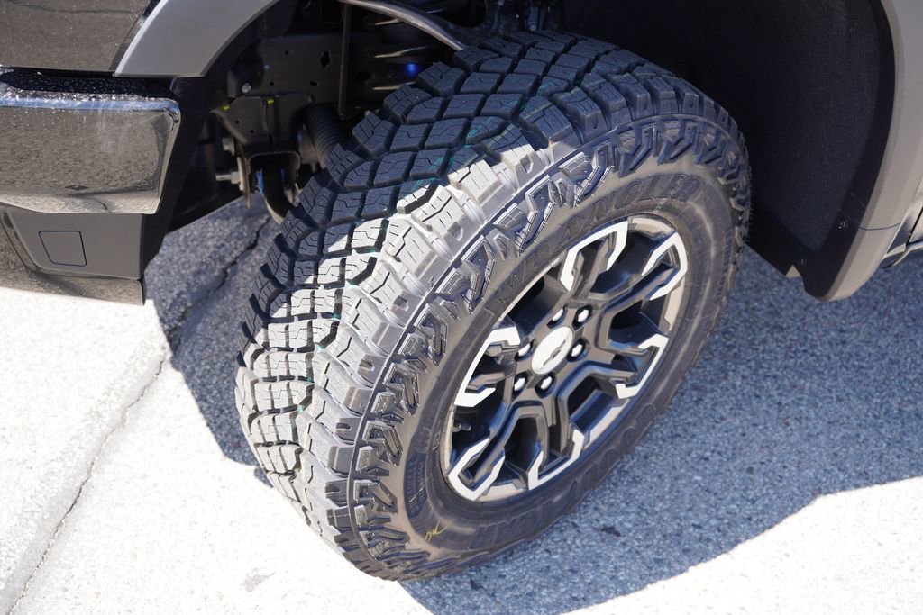 2026 Chevrolet Silverado 1500 ZR2 - Photo 9