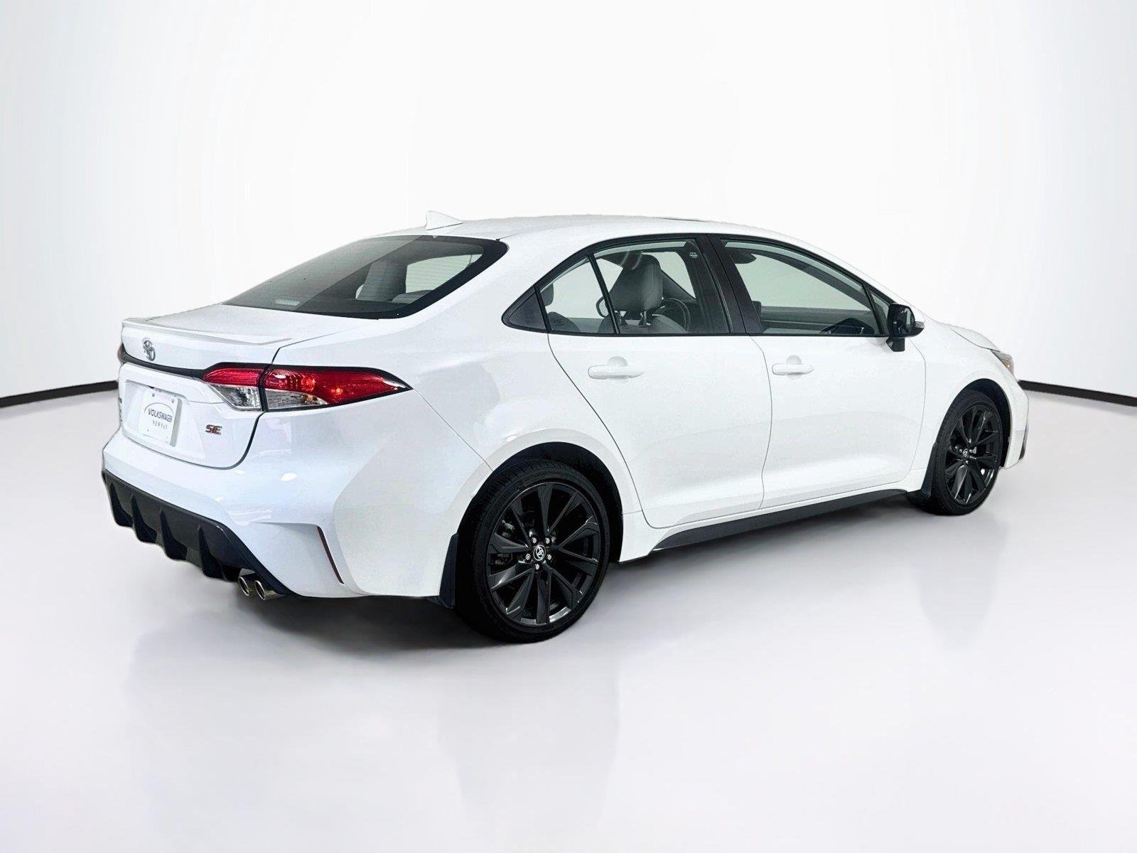 Used 2024 Ice Cap Toyota SE image 2