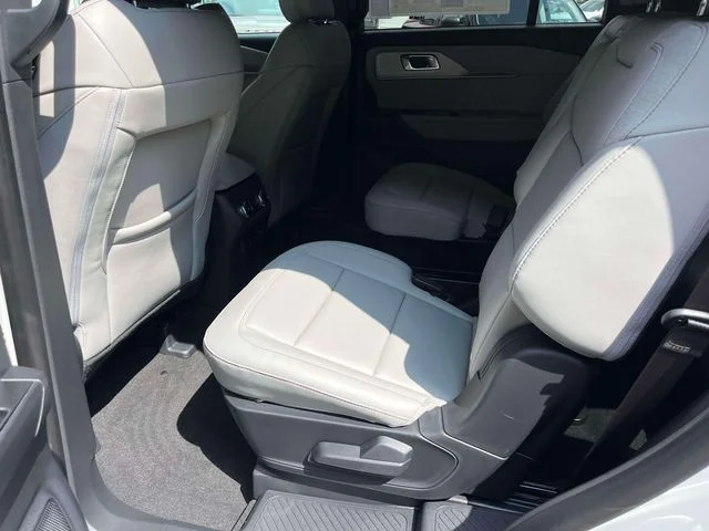 New 2027 Avalanche Gray Ford Active image 16