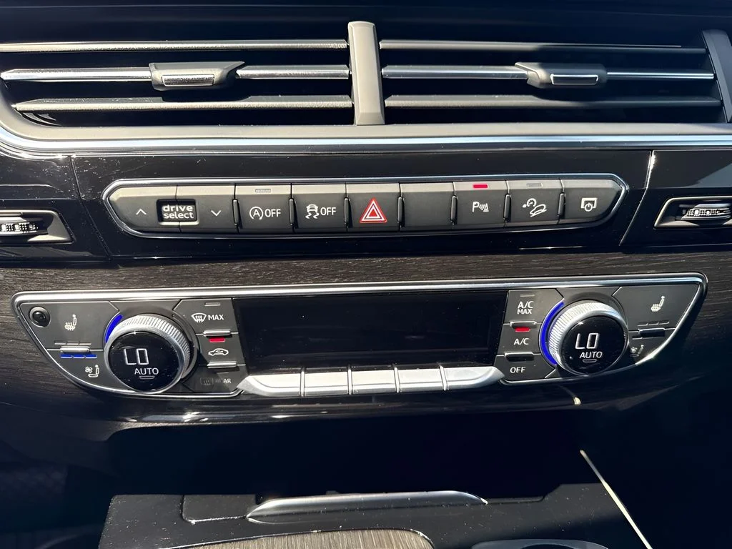 Used 2018 Black Audi 3.0T Prestige image 18