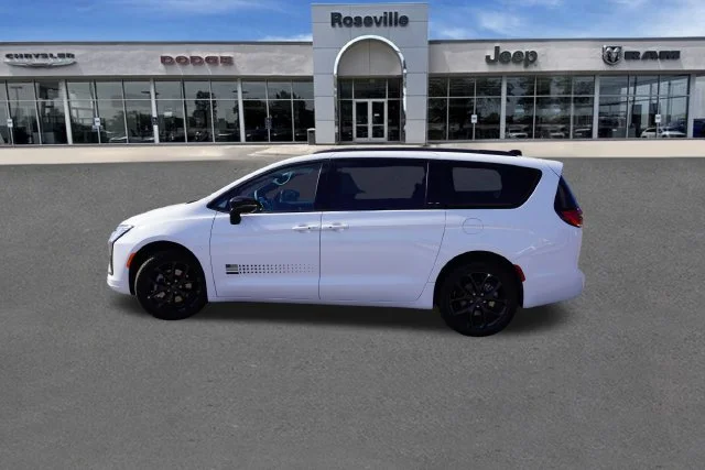 New 2027 Bright White Clear-Coat Paint Chrysler Select image 6