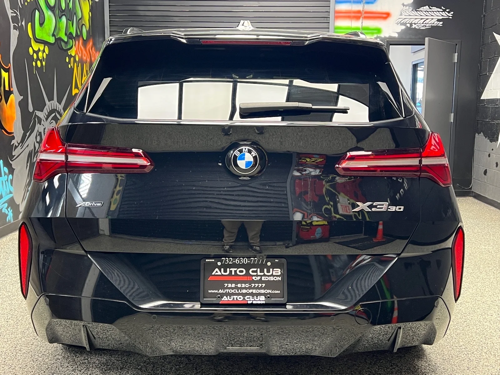 Used 2025 Black Sapphire Metallic (475) BMW 30 xDrive image 5